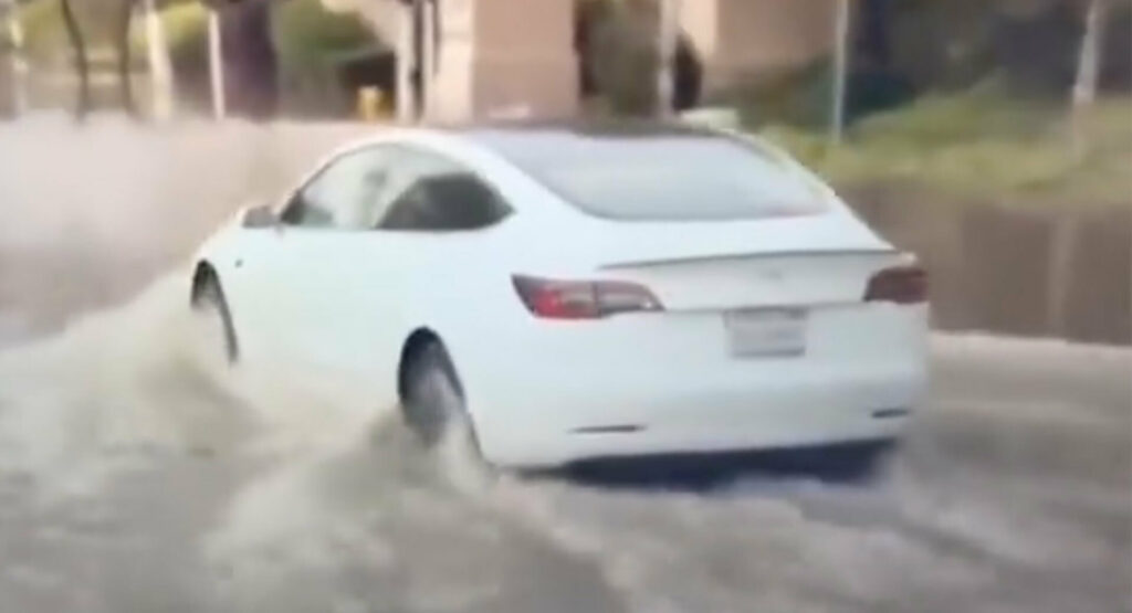  Tesla Model 3 Dives Into Flood Waters, Elon Musk Isn’t Concerned