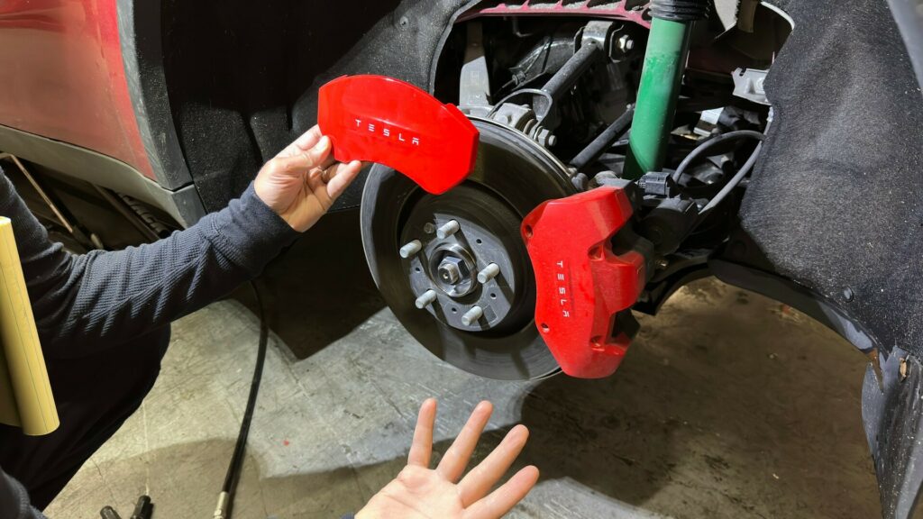  Tesla Hides Downgraded 2023 Model Y ‘Performance Brakes’ Behind Fancy Red Caliper Covers