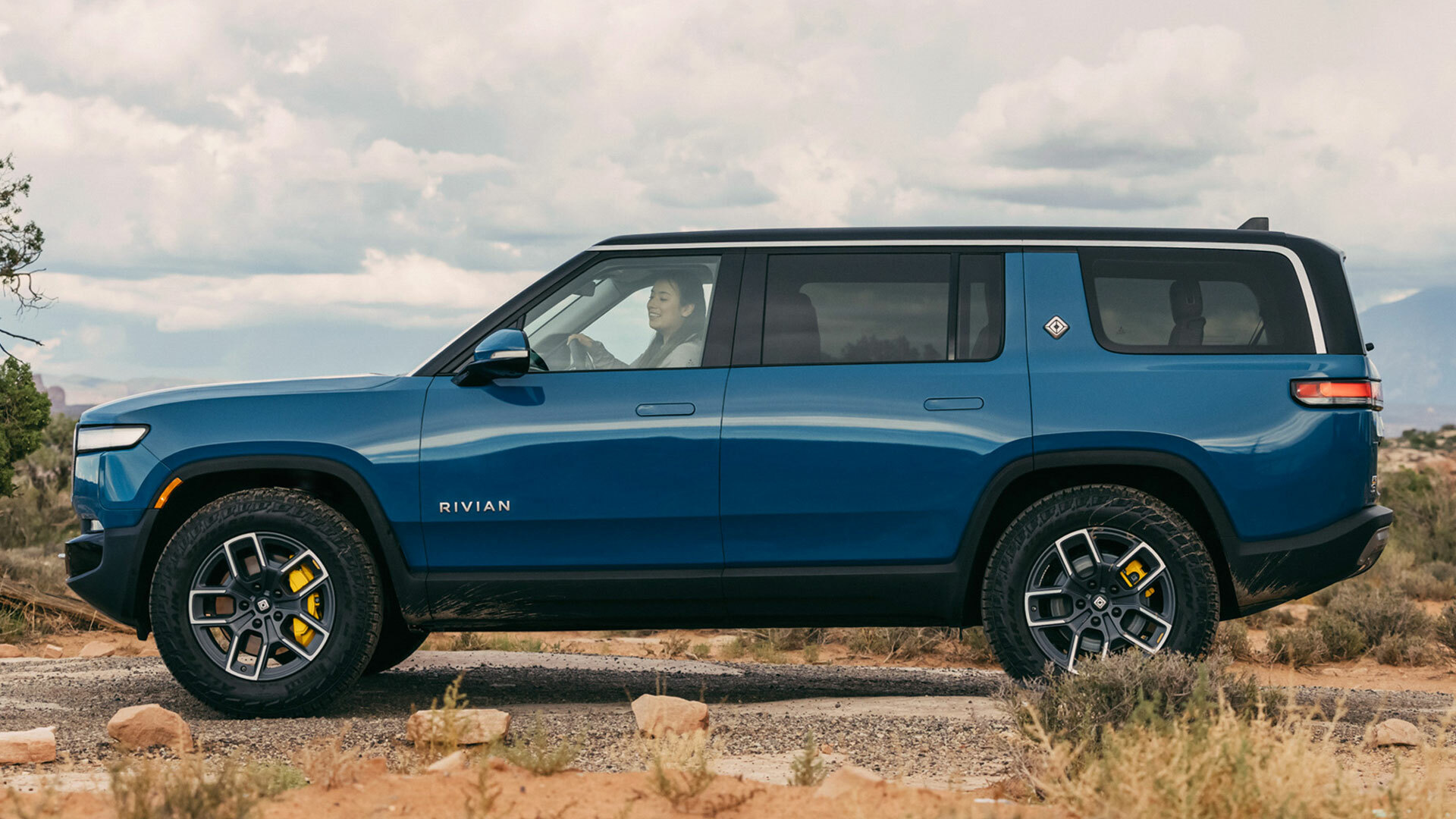 2022-Rivian-R1S