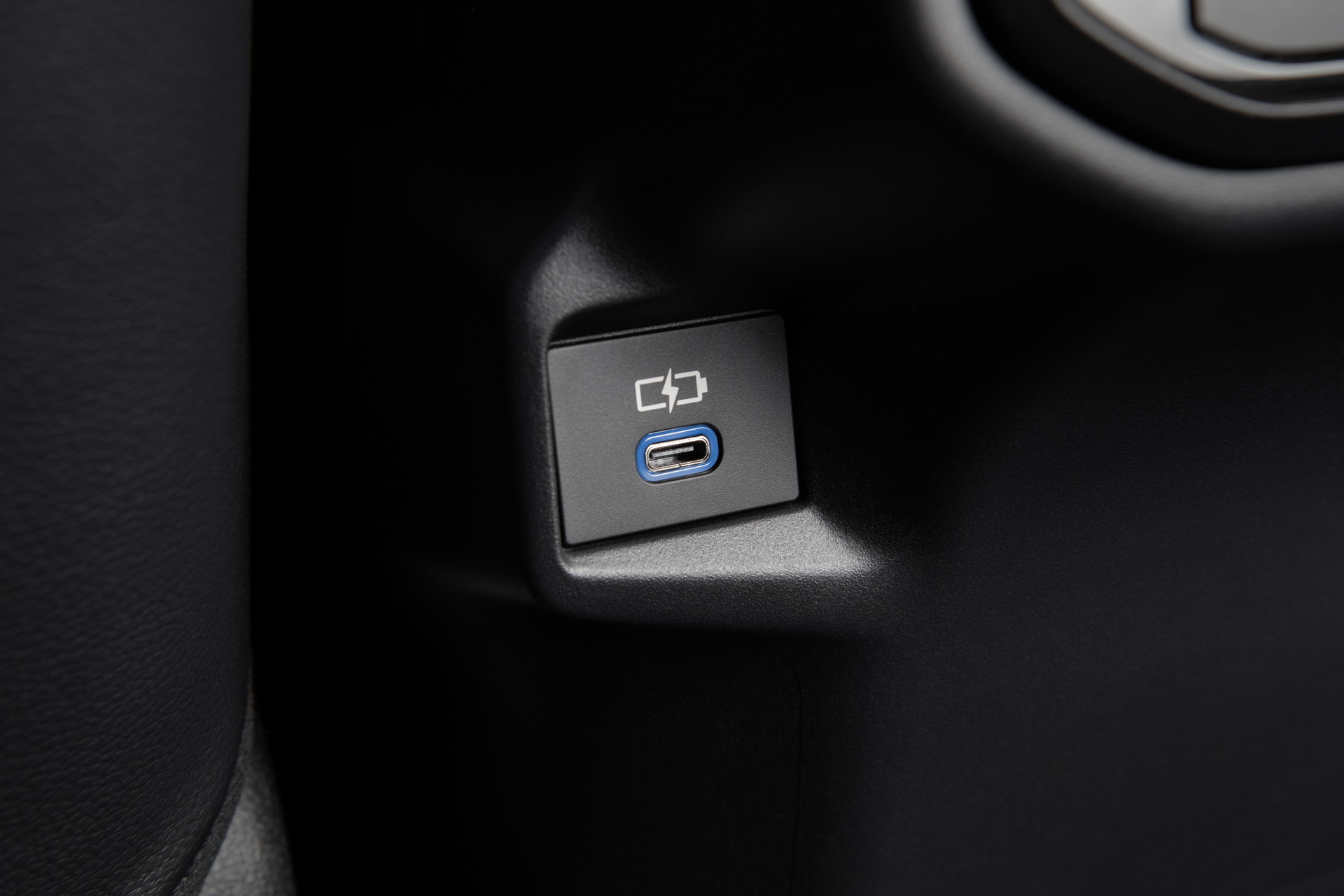 New 2024 Toyota Grand Highlander Has 13 Cupholders, 7 USB Ports, And Up ...