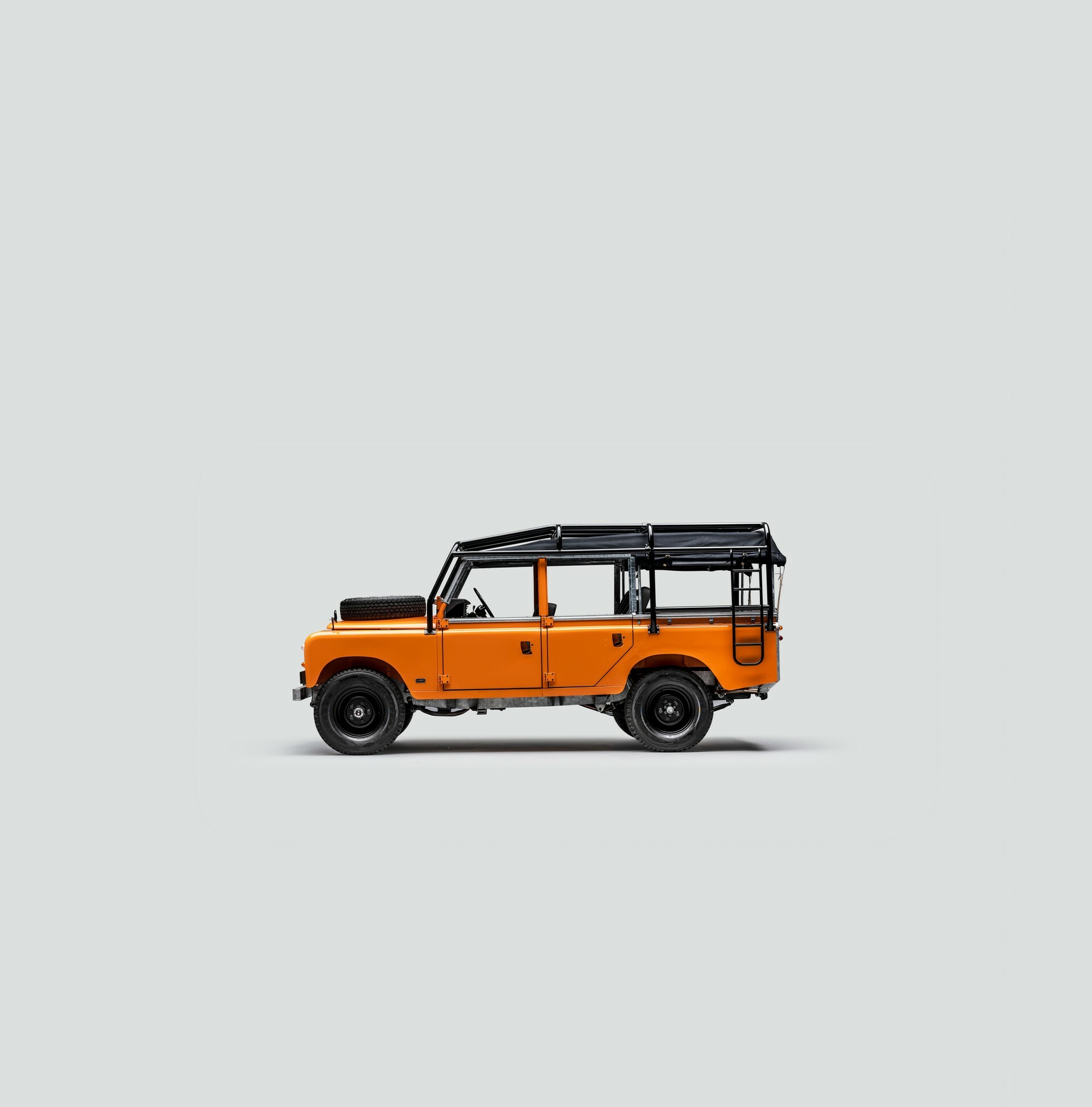 Aubrey Land Rover - 12