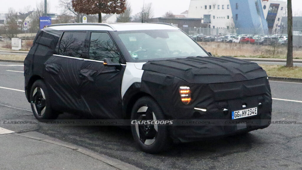 2024 Kia EV9 Spotted With Production Lights And Concept-Like Design