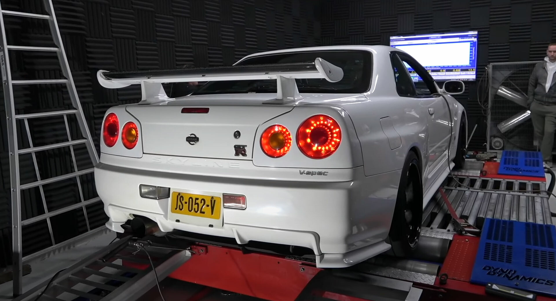 Watch An 800 HP Nissan Skyline R34 GT-R Rock The Dyno | Carscoops
