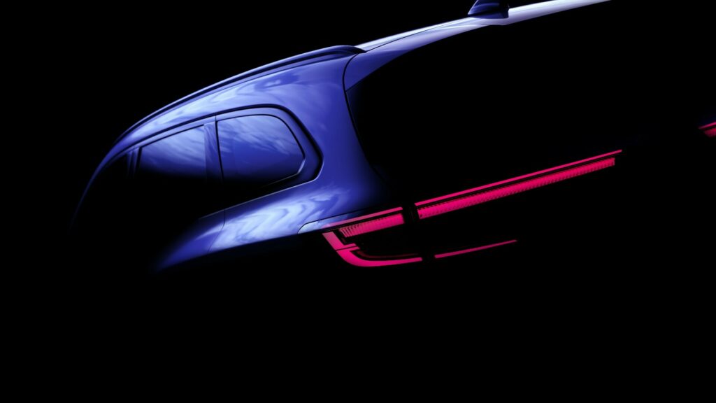  2024 Renault Espace Teased Again, Sending Stretched Austral Vibes