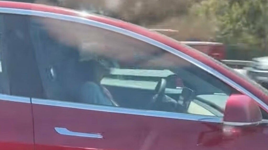  Tesla Drivers Keep Getting Caught Sleeping Behind The Wheel