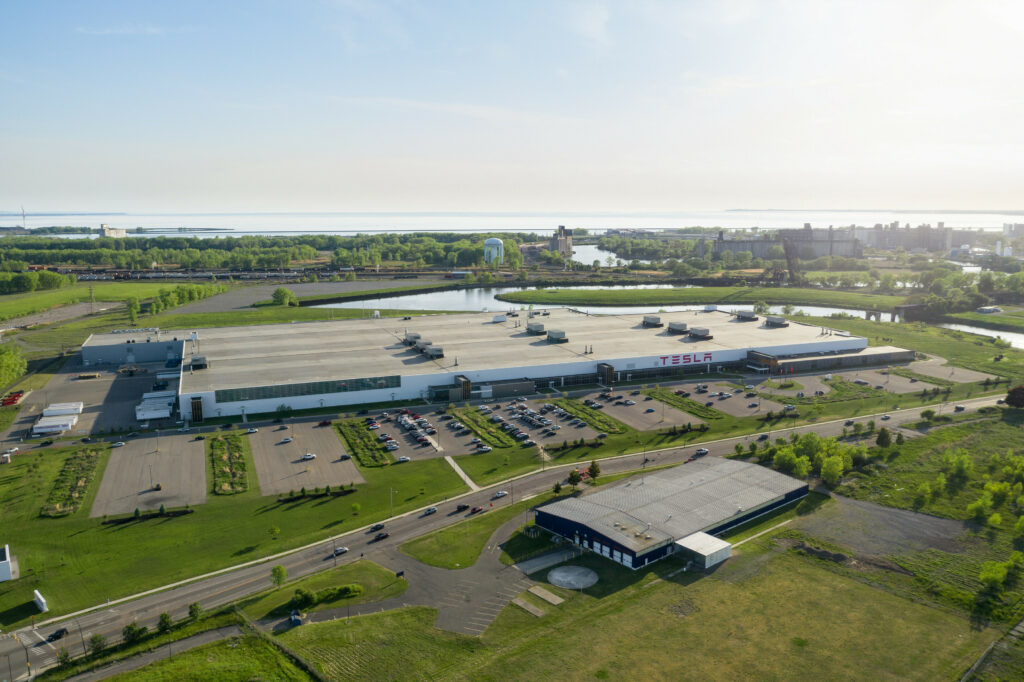  Tesla Workers Seek Unionization With Help From Starbucks Organizers In NY