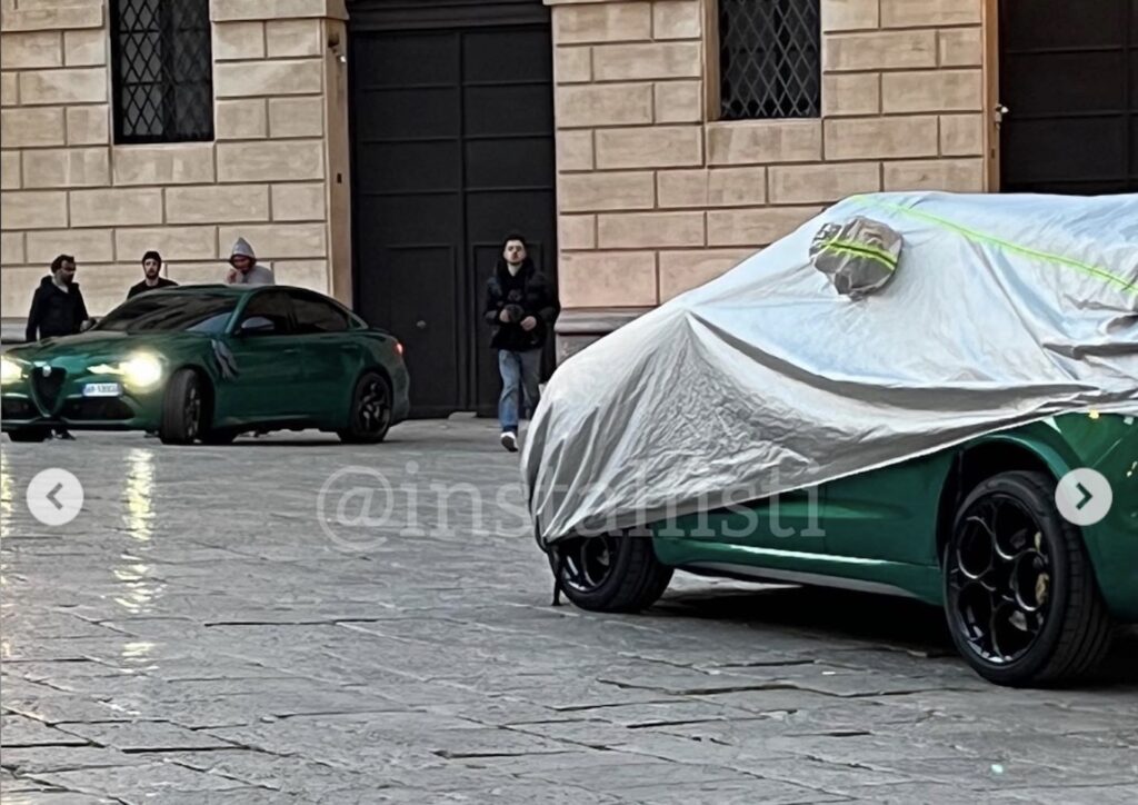 Alfa Romeo Schlüsselanhänger  Triangolo Alfa Romeo Quadrifoglio  NEU