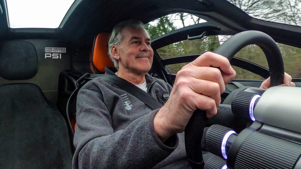  Watch Gordon Murray Give The GMA T.50 Prototype His Final Sign Off