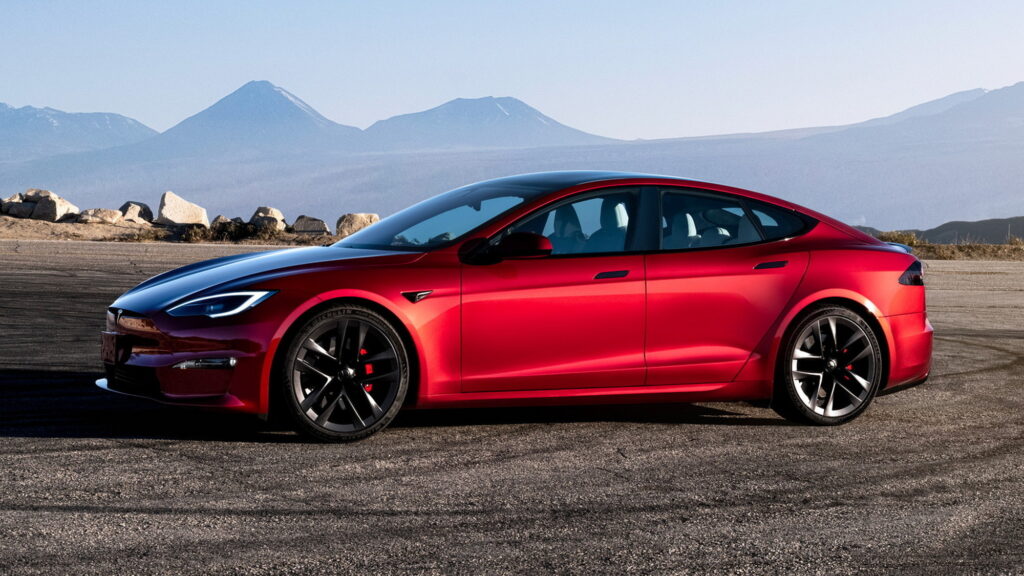  Tesla Faces Lawsuit Over Fatal Model S Crash In Florida