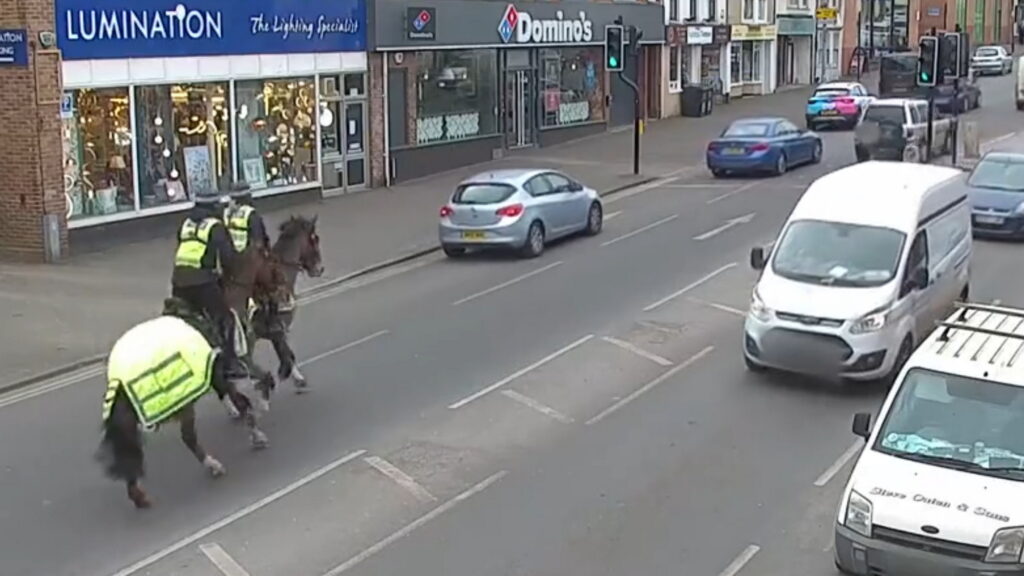 ASPolice Horse Chase 1024x576 - Auto Recent