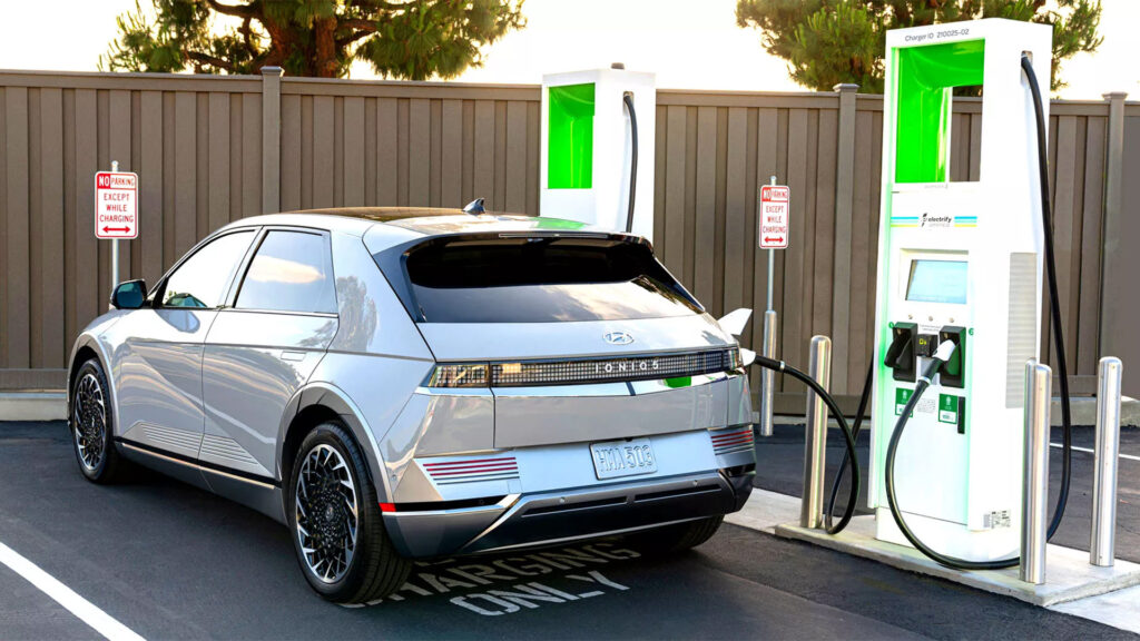  U.S. Government Commits $2.5 Billion To Grow EV Charging Infrastructure