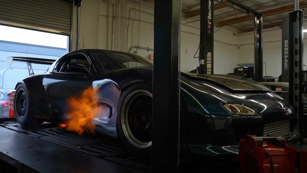  Sit Back And Enjoy A Four-Rotor Mazda RX-7 Pushed To Its Limits On A Dyno