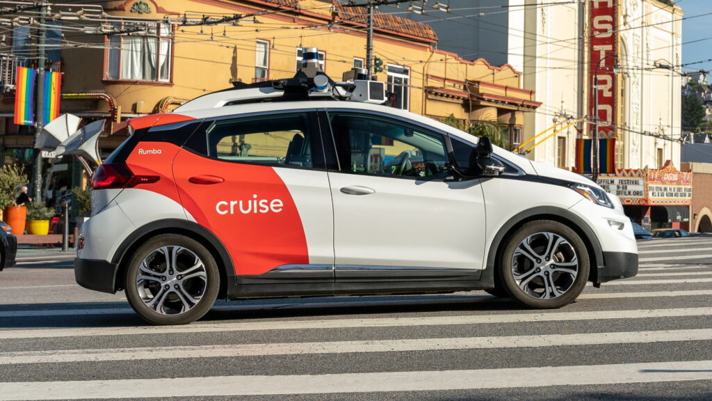  GM’s Cruise Recalls Autonomous Vehicles Following Crash Into Articulated Bus