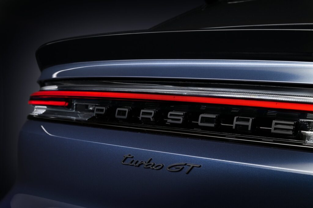     El Porsche Cayenne 2024 devuelve el motor V8 a S y obtiene un interior inspirado en el Taycan antes de pasar al vehículo totalmente eléctrico