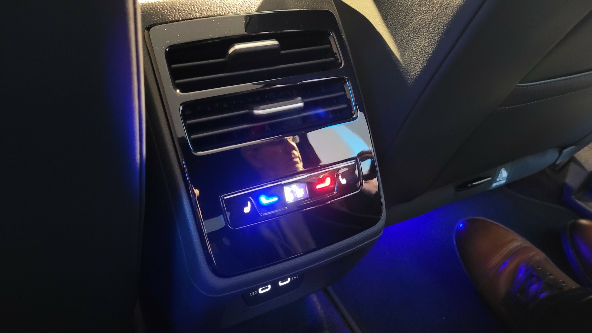 2025 VW ID.7 CarScoops 110