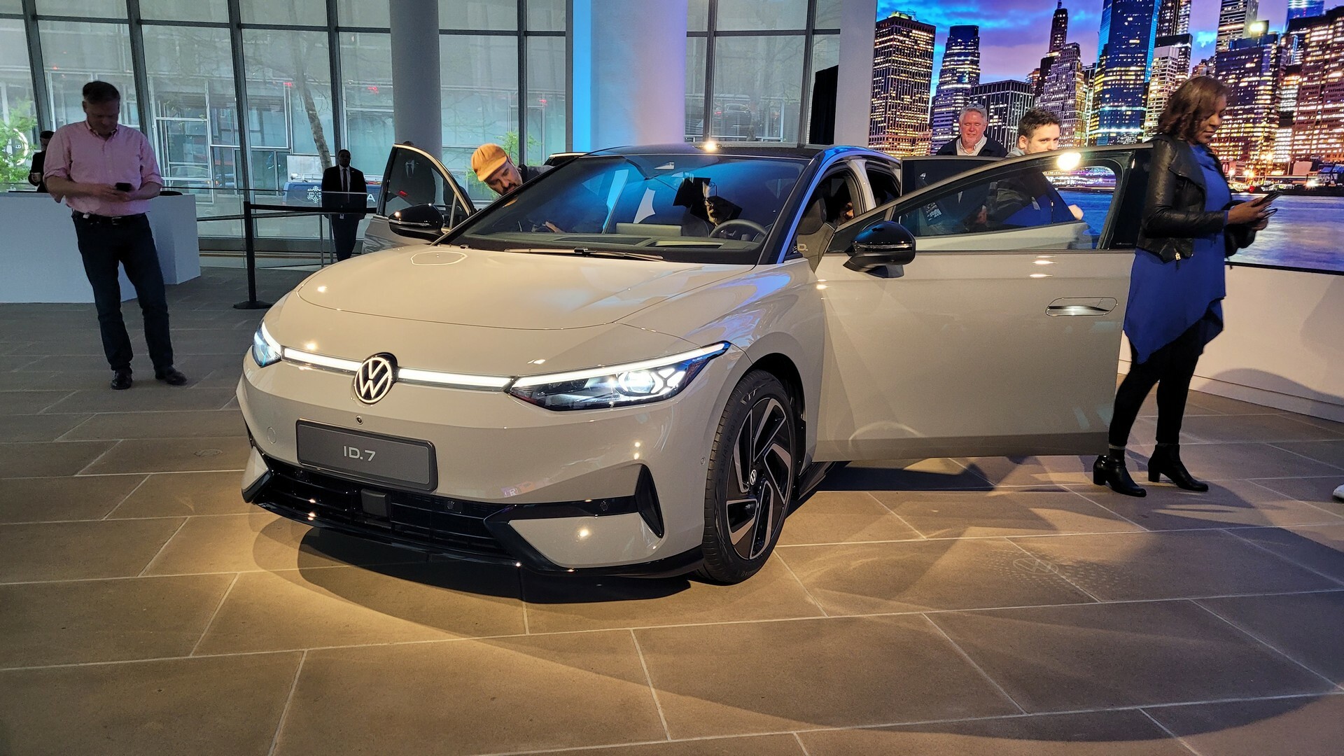 2025 VW ID.7 CarScoops 12