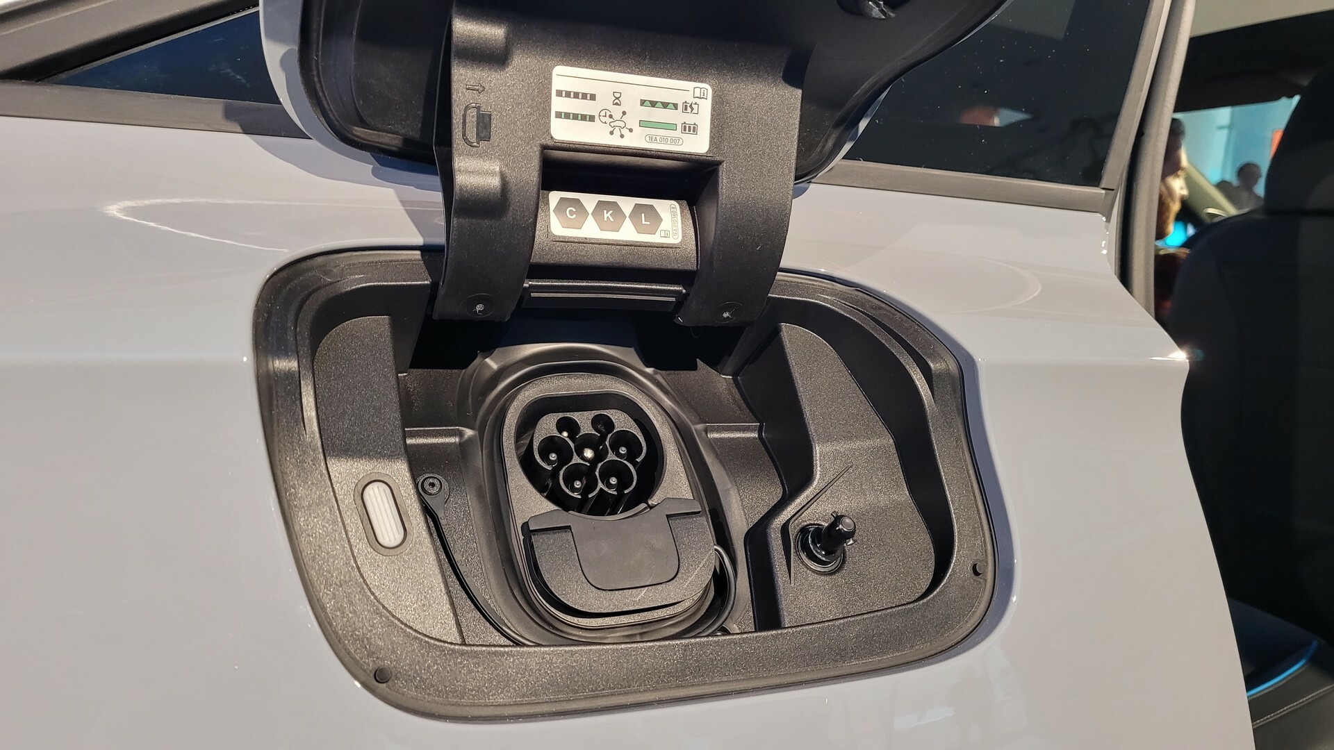 2025 VW ID.7 CarScoops 17