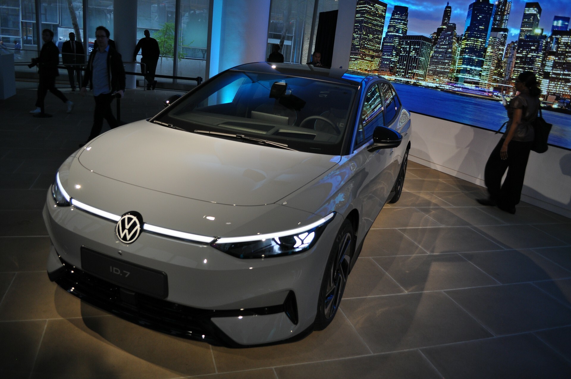 2025 VW ID.7 CarScoops 35