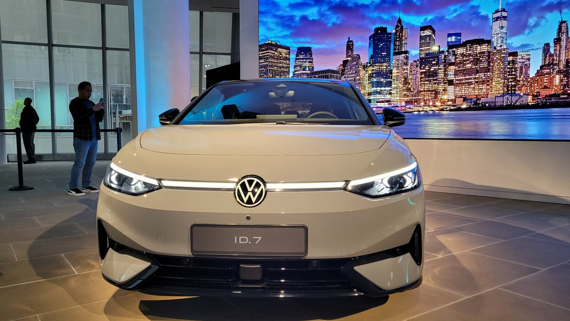 2025 VW ID.7 CarScoops 4