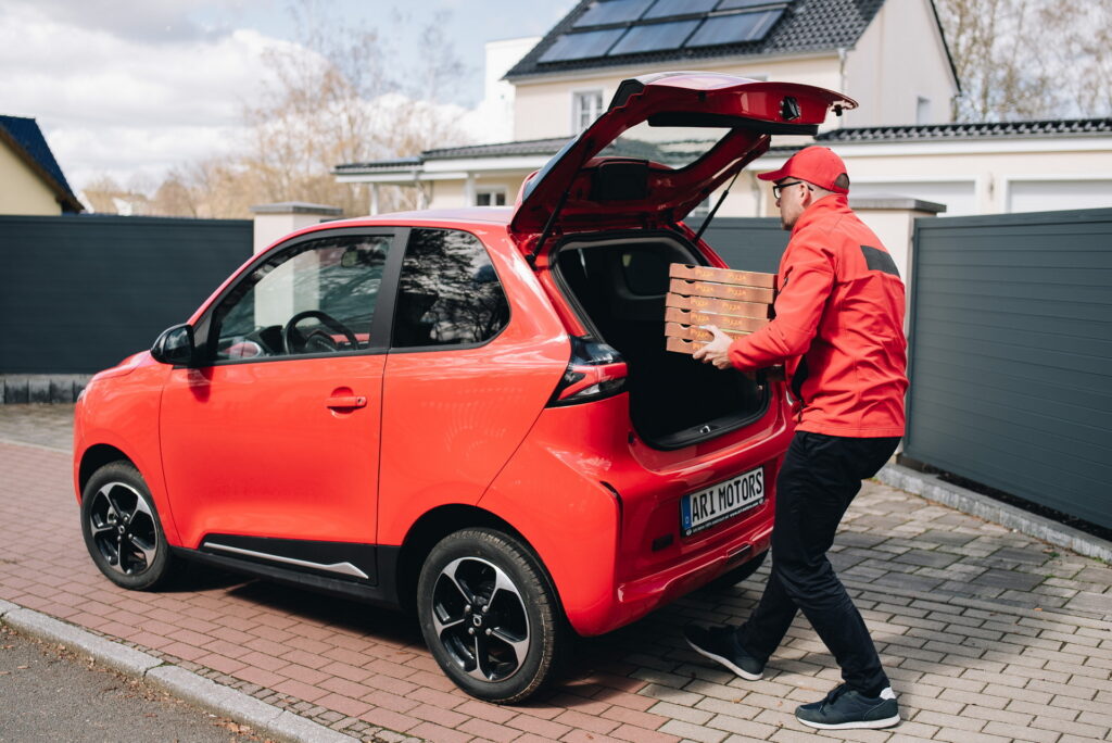  Teeny-Weeny Ari 902 Is A Pint-Size Electric Van For Europe