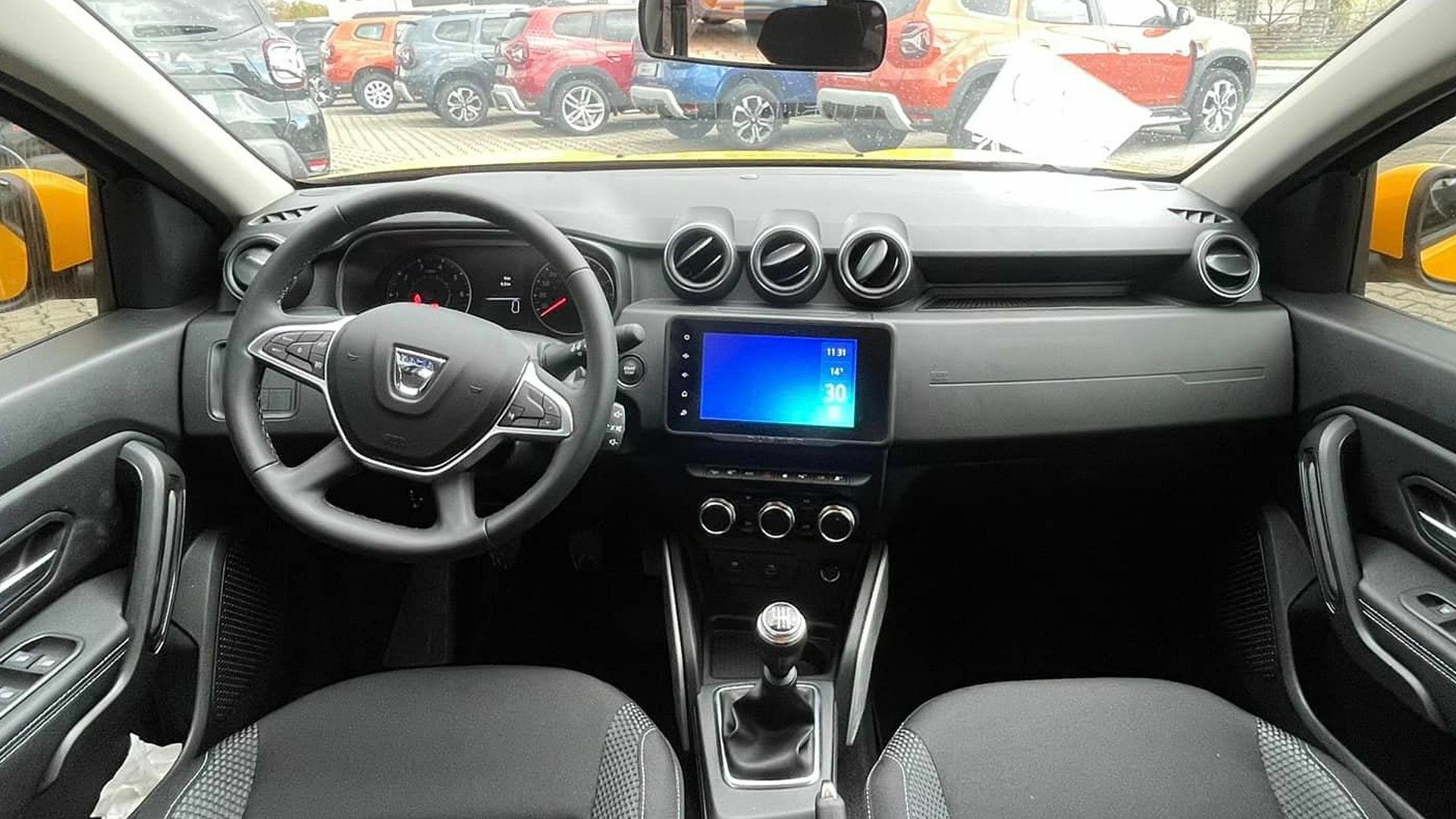 Dacia Duster Interior Pictures - autoevolution