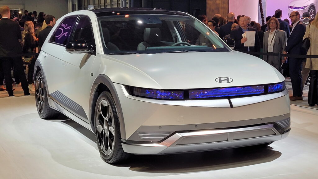  Hyundai Ioniq 5 Disney100 Platinum Concept Has Mickey Mouse Wheels And Pixie Dust Lighting Display