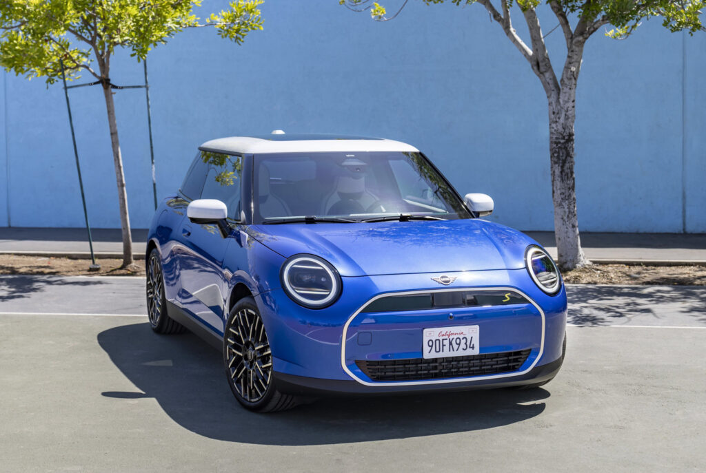 2025 Mini Cooper S Finally Reveals Its Grown-Up New Look And EV Styling ...