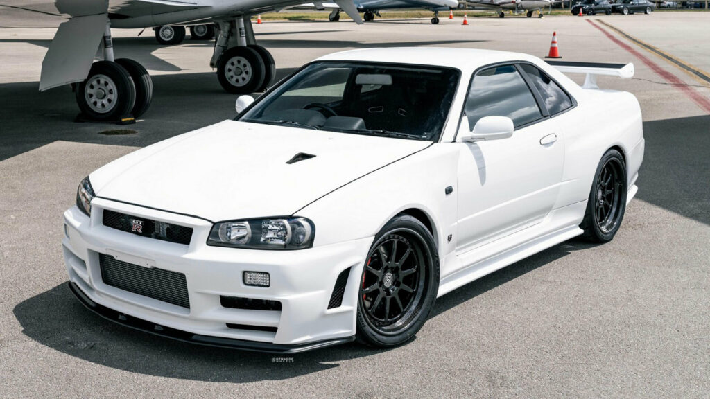  This Nissan Skyline GT-R V-Spec II Looks Just About Perfect