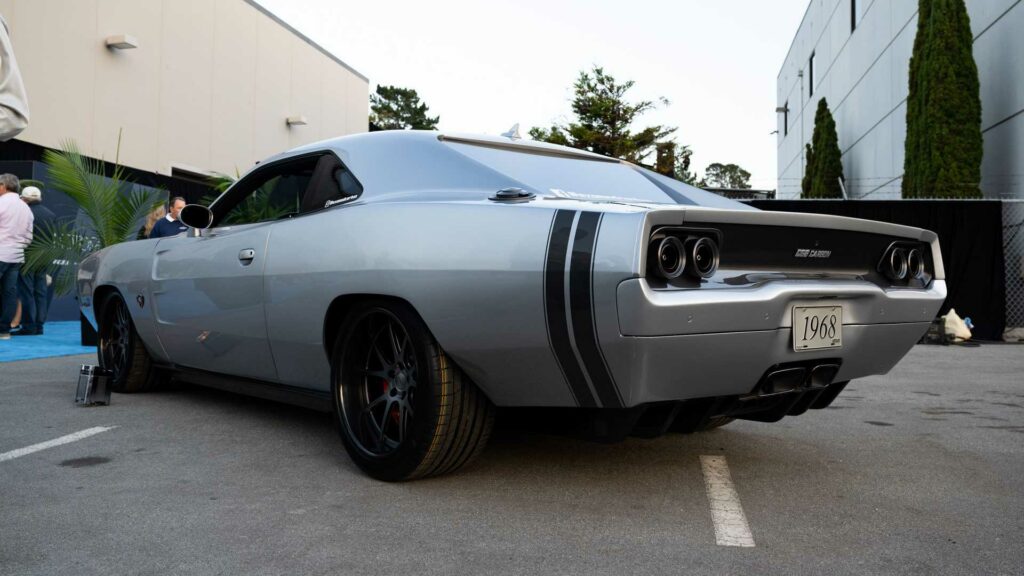  This Dodge Challenger Hellcat Makes Its Best Impression Of An Old Charger