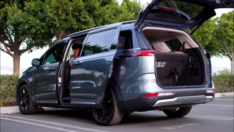 Kia Carnival Minivan Sliding Doors Pose Hidden Danger With 9 Reported Injuries