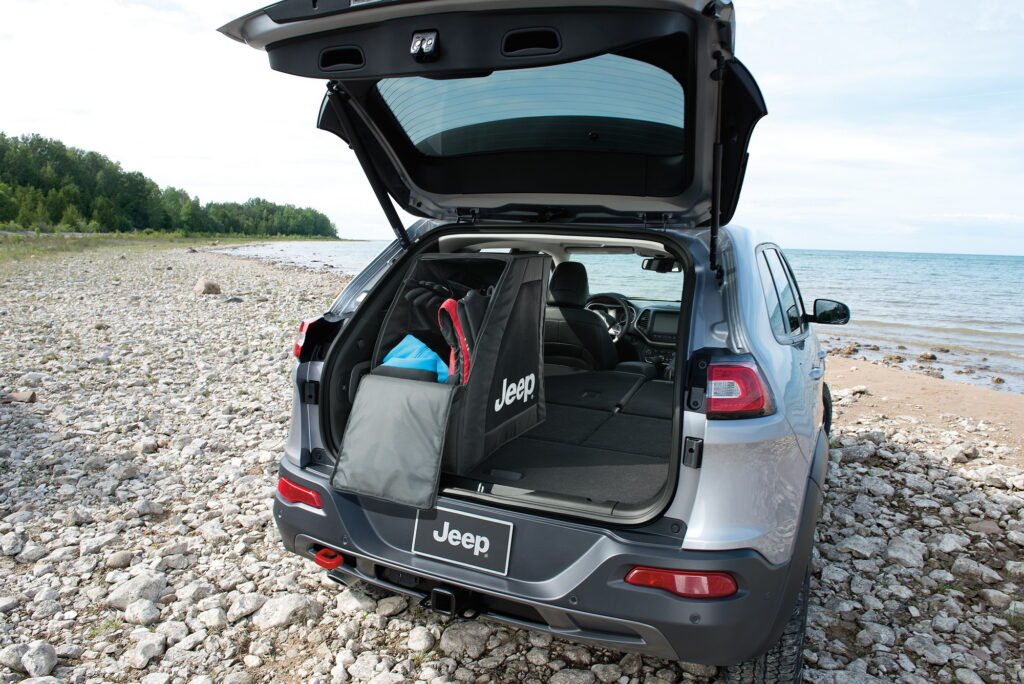  Jeep Advises 132,000 Cherokee Owners To Park Outdoors Over Fire Risk