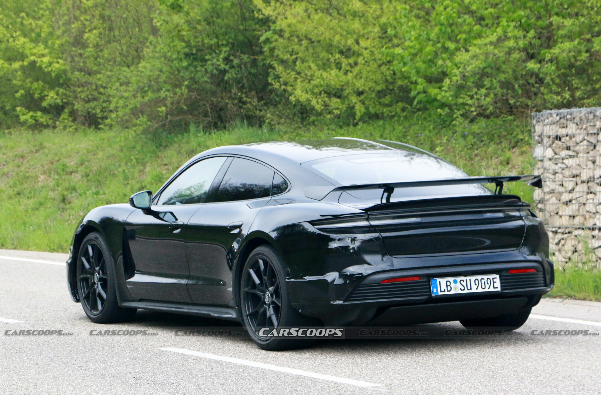 1,000 HP Porsche Taycan Turbo GT Will Show The Tesla Model S Plaid Who's  Boss | Carscoops