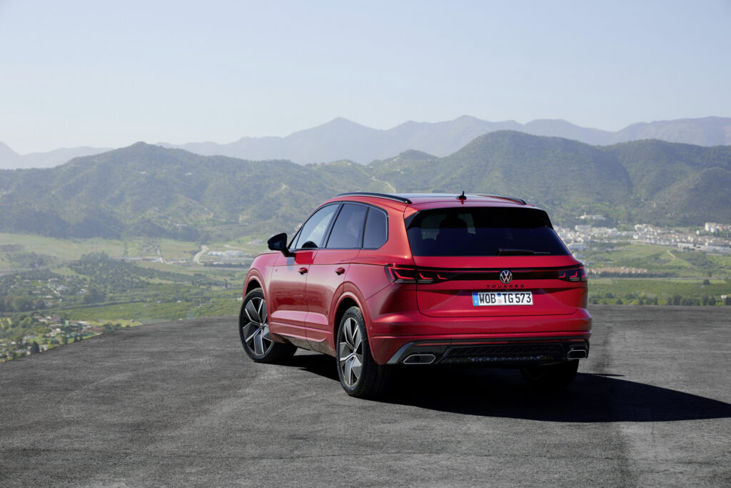 2024 Volkswagen Touareg Gets A Facelight And Some Interior Tweaks Too |  Carscoops