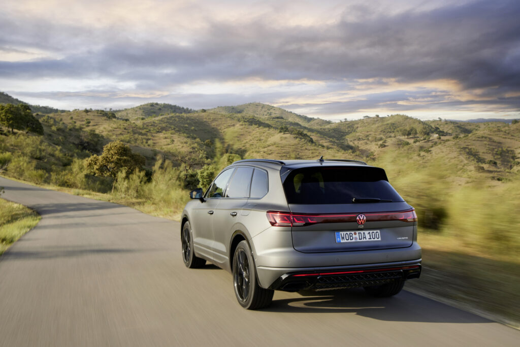 2024 Volkswagen Touareg Gets A Facelight And Some Interior Tweaks Too |  Carscoops