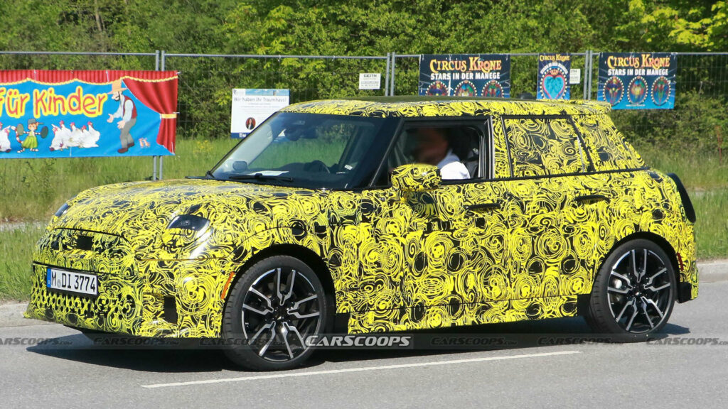  2025 MINI Cooper 5-Door Hits The Streets With An Evolutionary Design