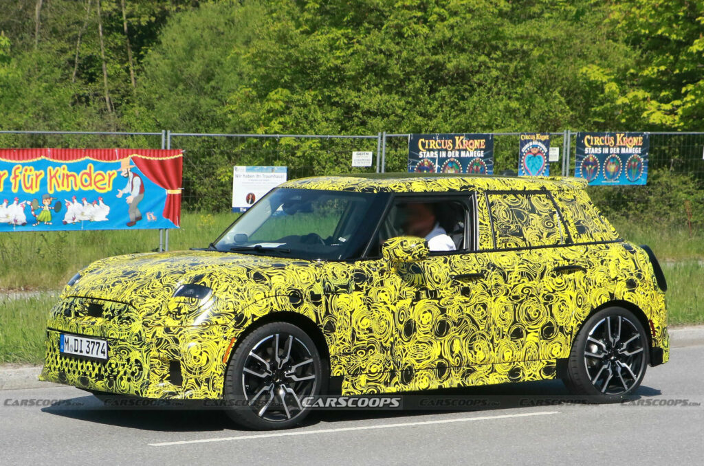 Xe Ga Mini 2025 MINI Cooper 5-Door Hits The Streets With An Evolutionary Design ...