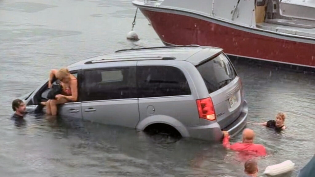  Hawaii Tourists In Dodge Minivan Follow Their GPS Straight Into The Harbor