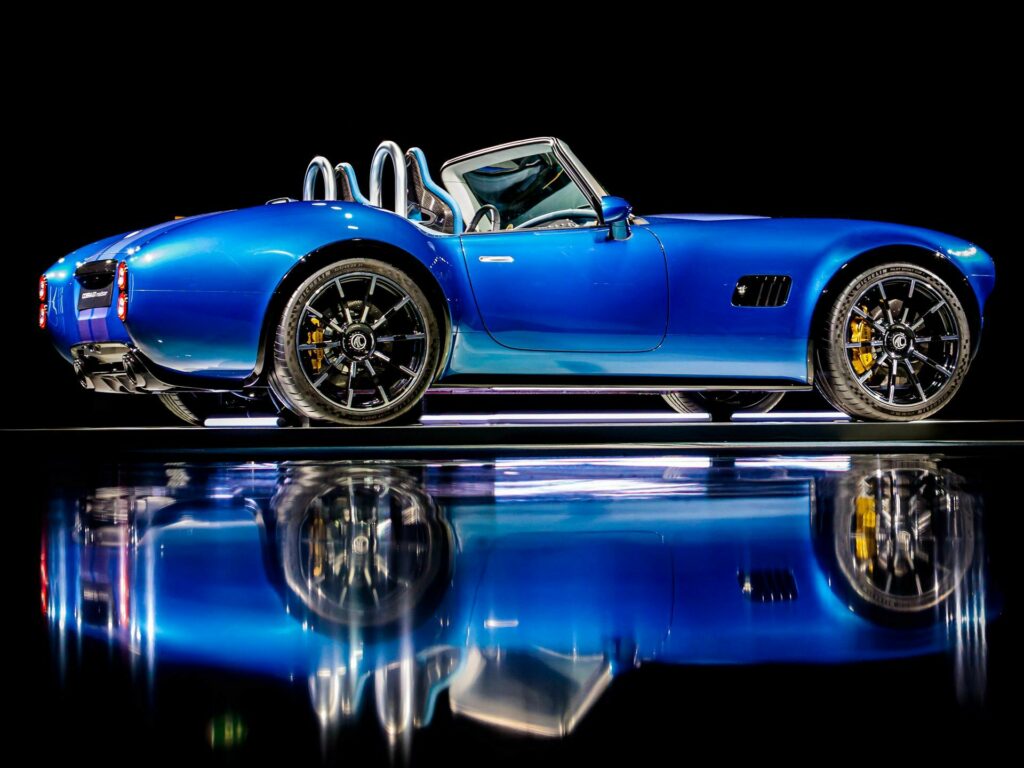     AC Cars presenta el moderno Cobra GT Roadster, que combina el encanto clásico con 654 HP