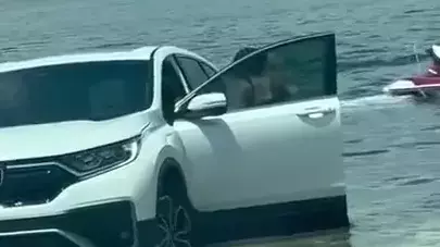  Oh, No! Honda CR-V Takes A Plunge In Boat Launch Gone Horribly Wrong
