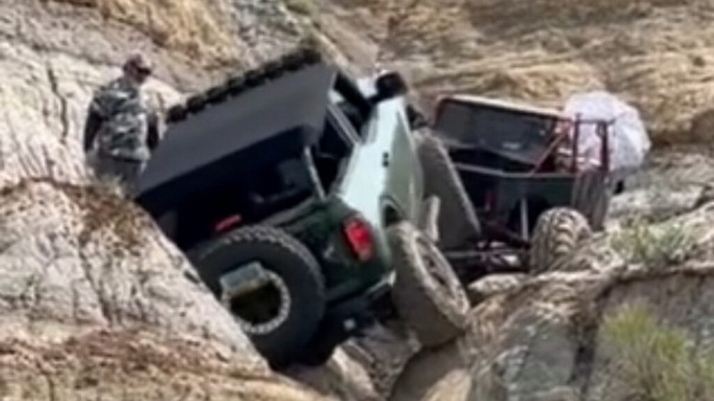  Ford Bronco Gets Into And Out Of A Precarious Position Rock Crawling