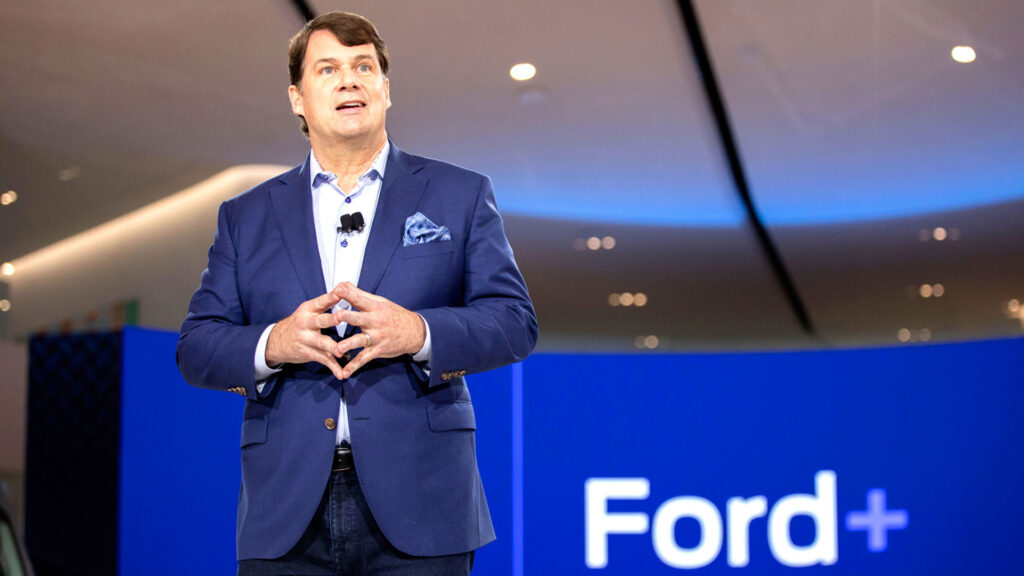  Ford CEO Warns Trump’s Tariffs Are Causing ‘Chaos’