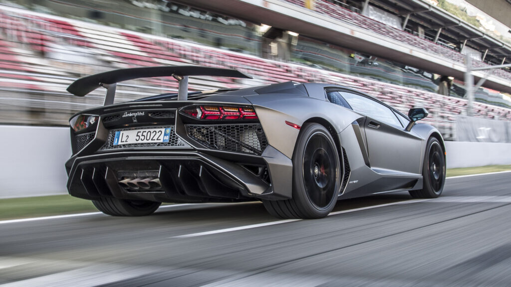 Lamborghini Aventador SV rear 1024x576 - Auto Recent