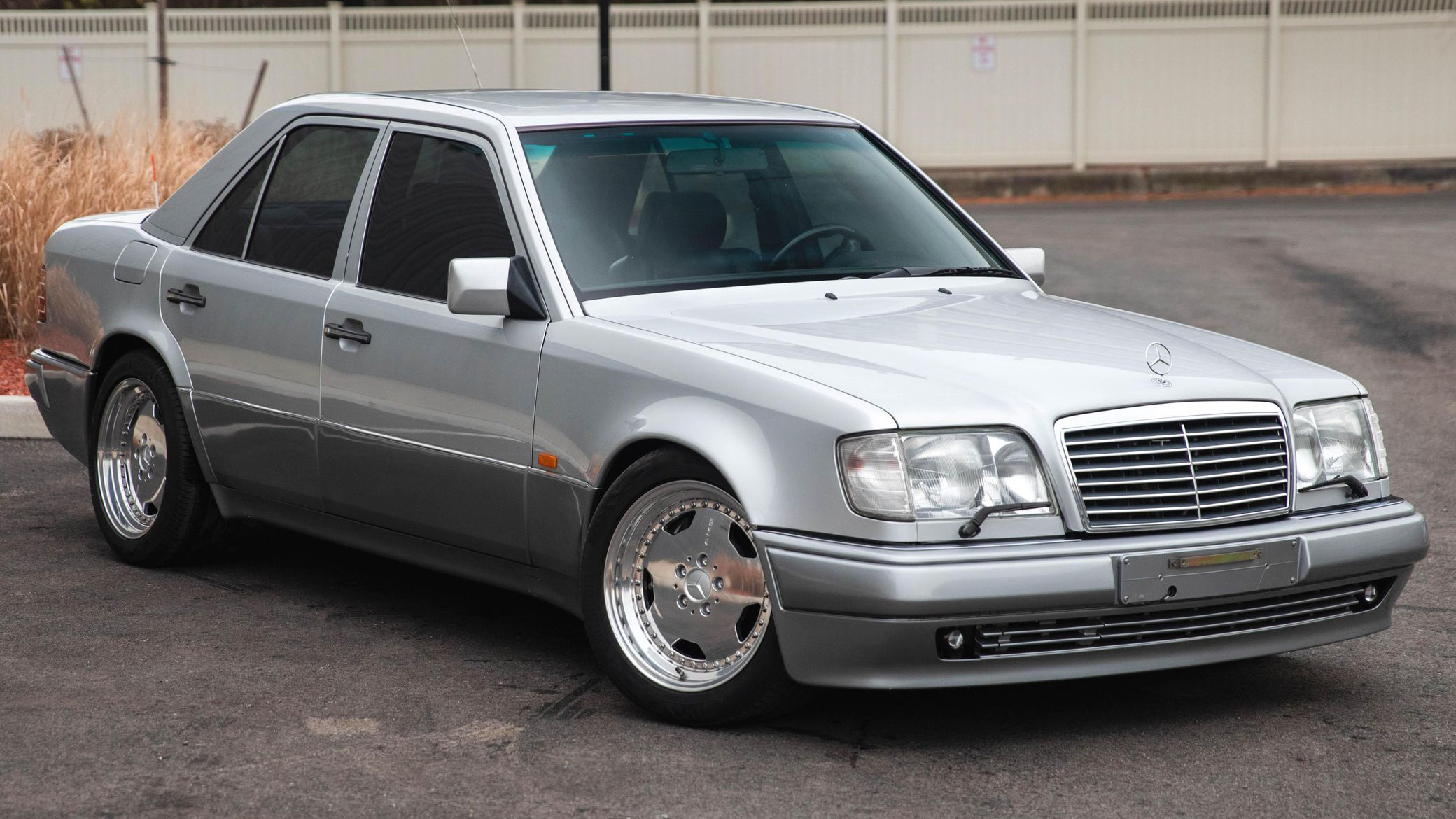 Restringir Grabar Comprensión 1993 Mercedes-Benz E60 AMG Is Only One Of Just 45 Like It | Carscoops