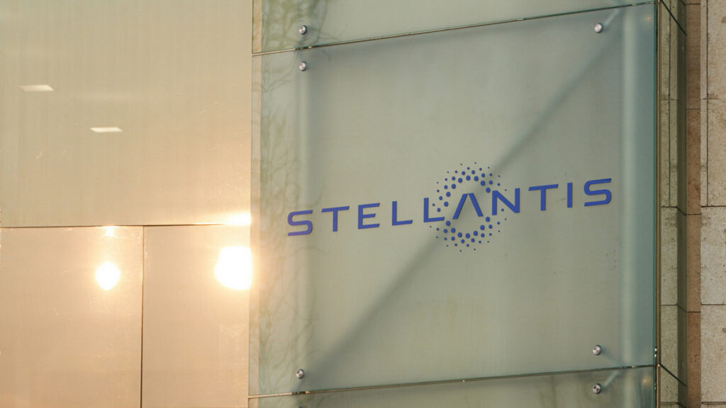  Stellantis Invests In Silicon Valley Maker Of Lithium-Sulfur Batteries