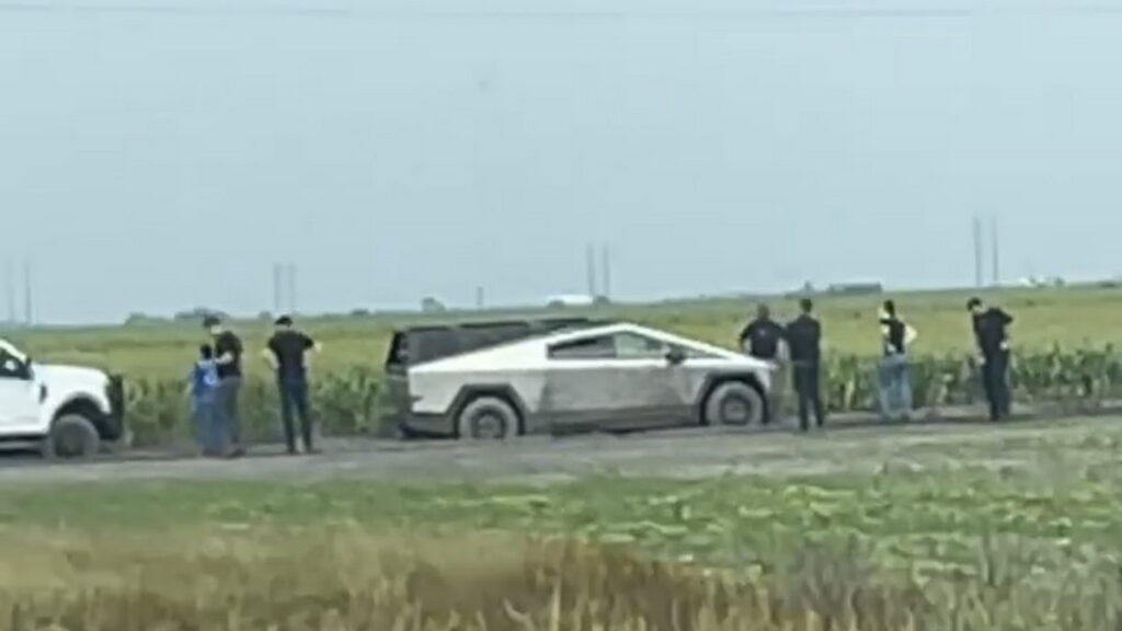  Tesla Cybertruck Seemingly Stuck In The Mud Needs A Ford Pickup To Bail It Out
