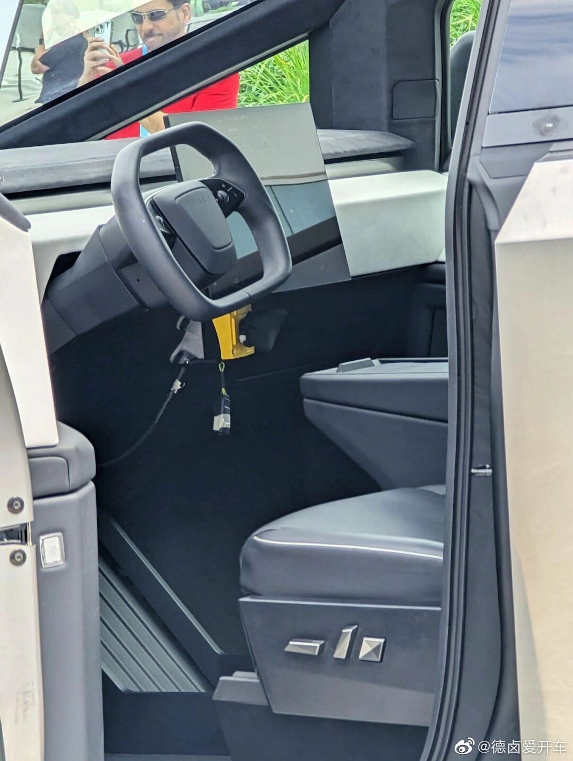 Tesla Cybertruck: Here’s What It Looks Like From The Driver’s Seat ...