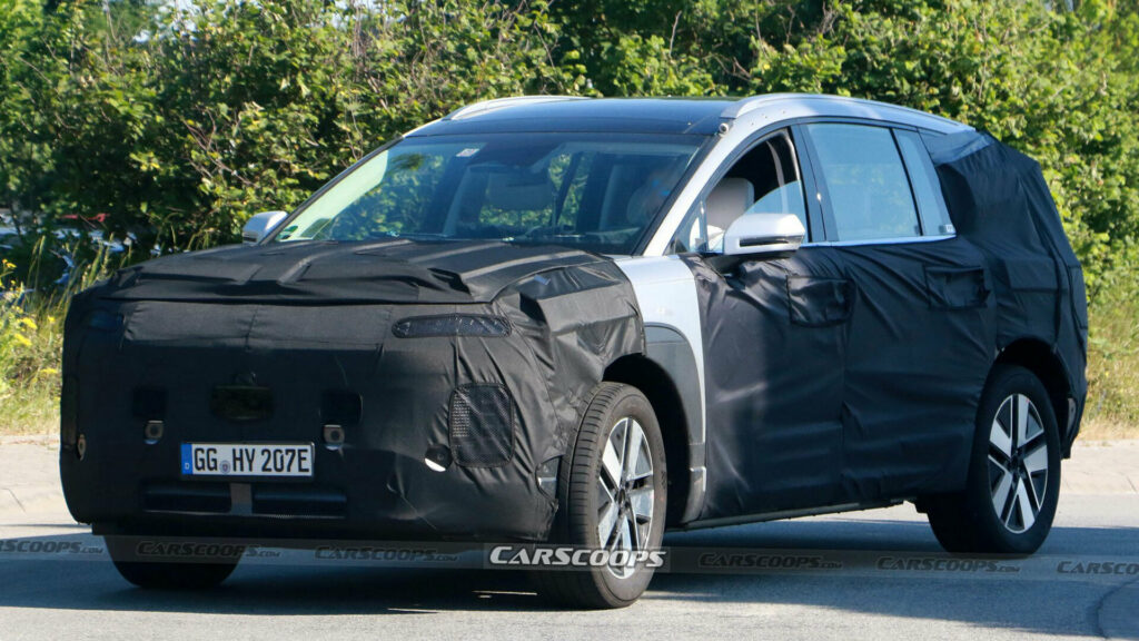  Three-Row Hyundai Ioniq 7 Spied As The Kia EV9’s Electric Counterpart