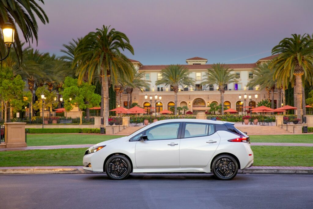     La Nissan Leaf 2024 est admissible à un crédit d'impôt de 3 750 $, réduisant le prix de départ à 24 390 $