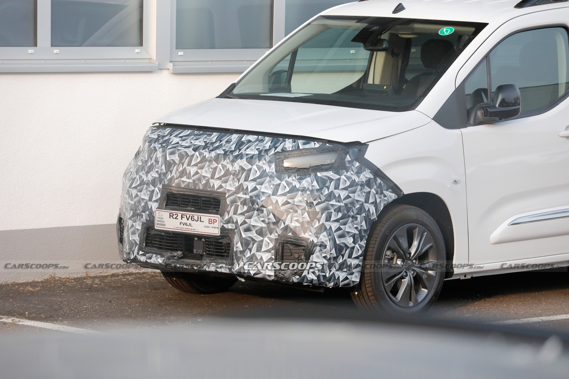 The Combo-e Life Electric Minivan Will Soon Get The Opel Visor