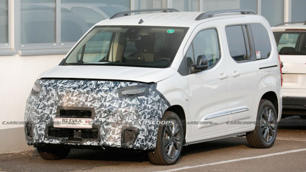  The Combo-e Life Electric Minivan Will Soon Get The Opel Visor Treatment